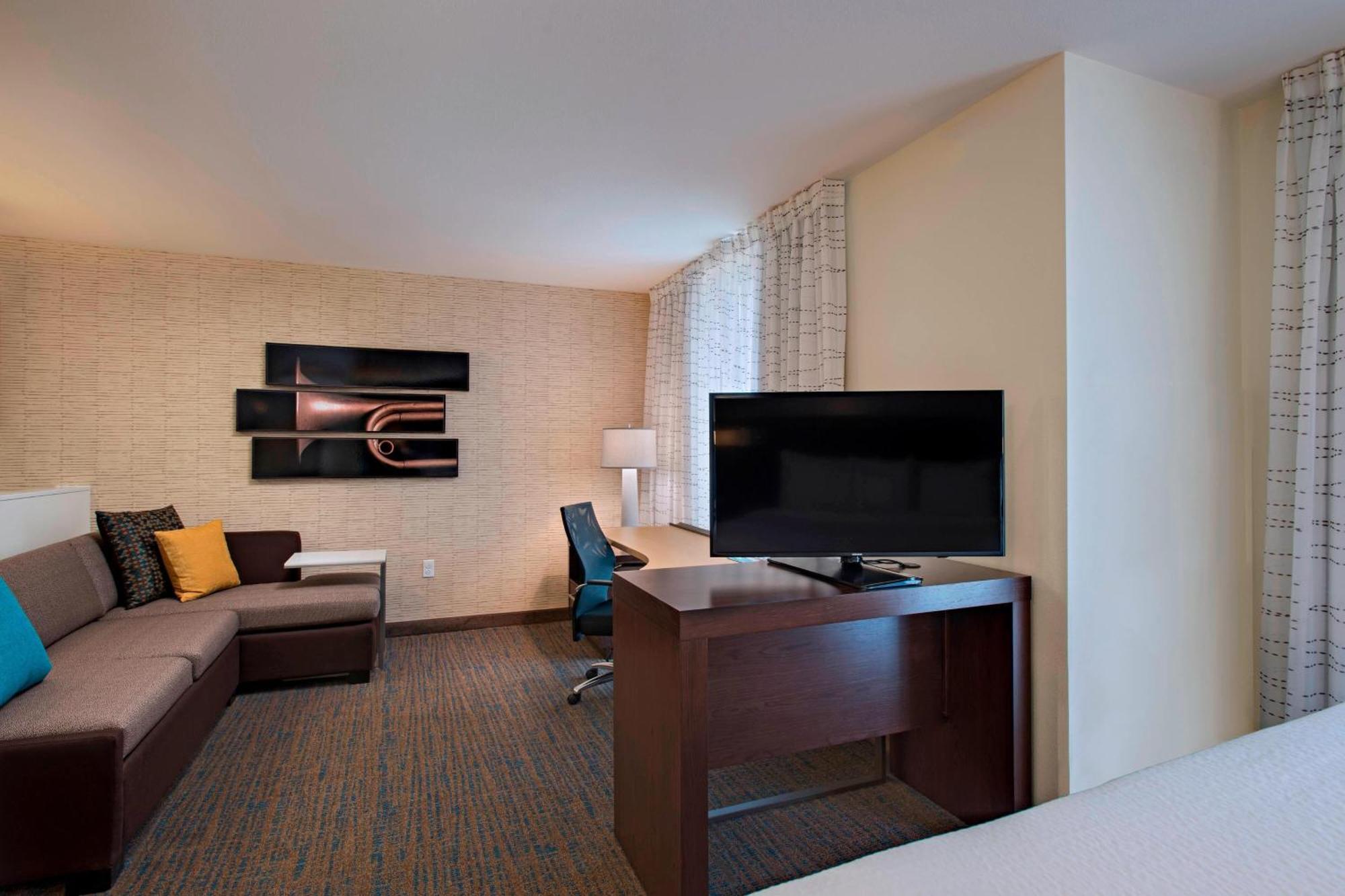 Hotel By Marriott The District At Eastover 3*