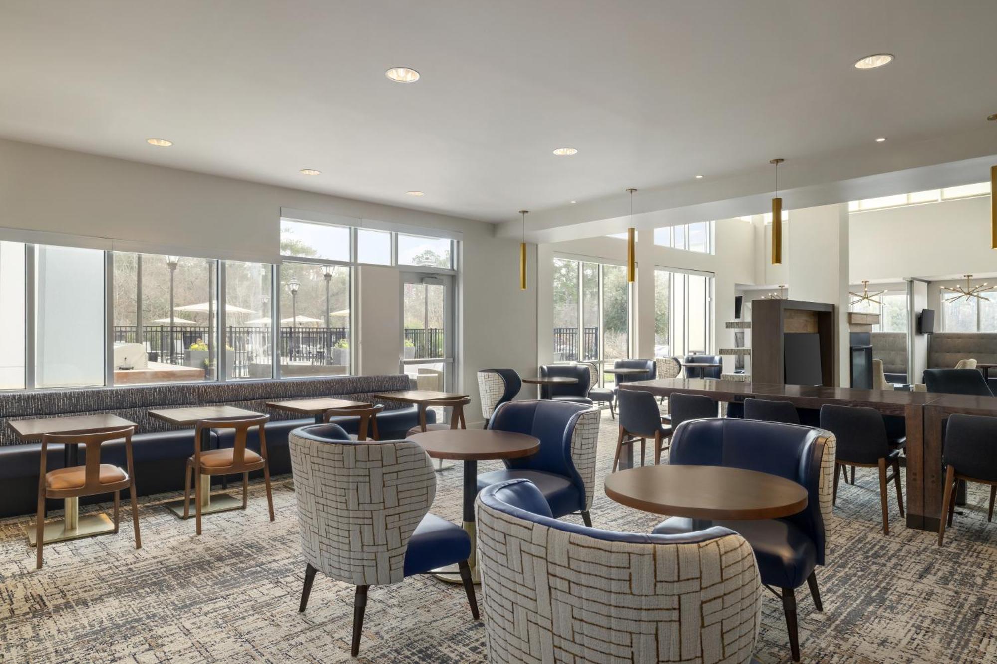 Hotel By Marriott The District At Eastover 3*